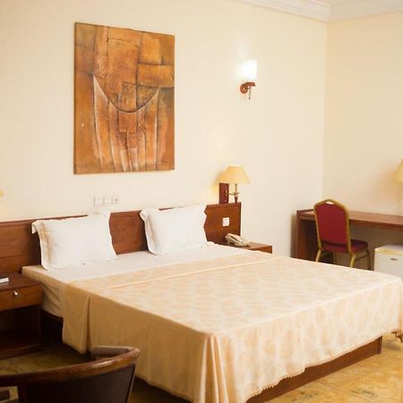 Hotel Marbella Lome Ngoại thất bức ảnh