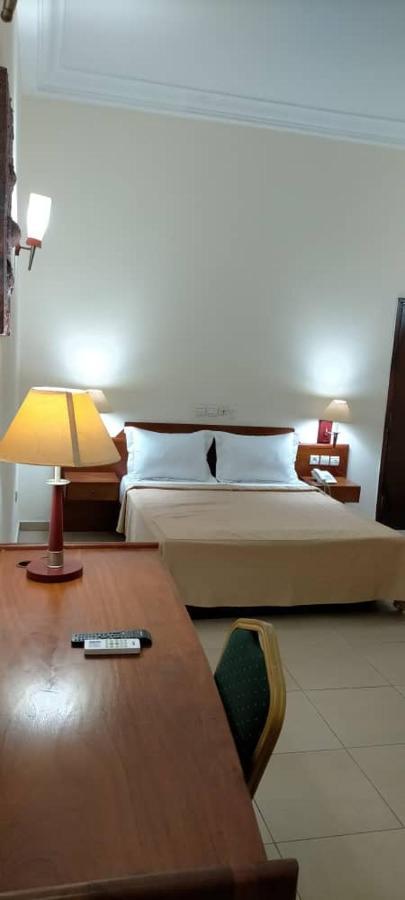 Hotel Marbella Lome Ngoại thất bức ảnh