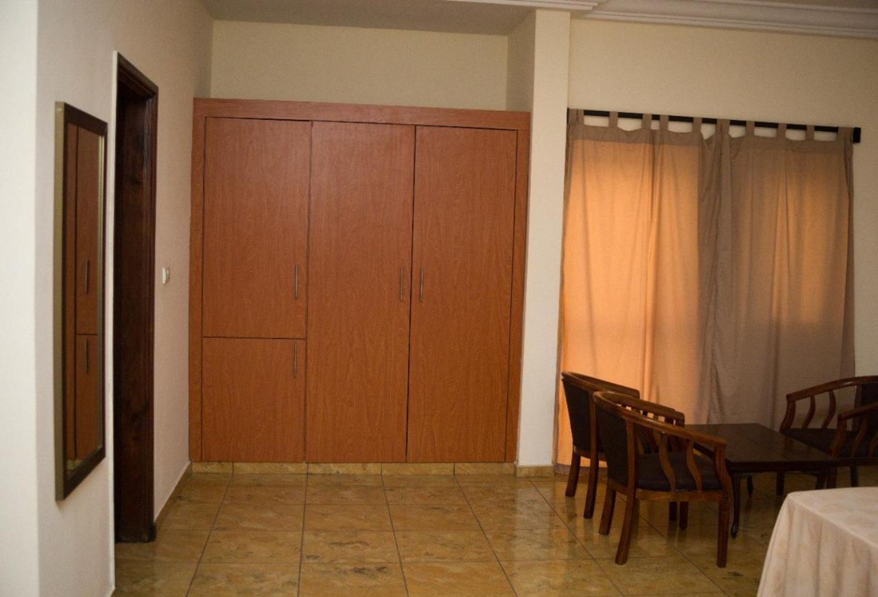 Hotel Marbella Lome Ngoại thất bức ảnh