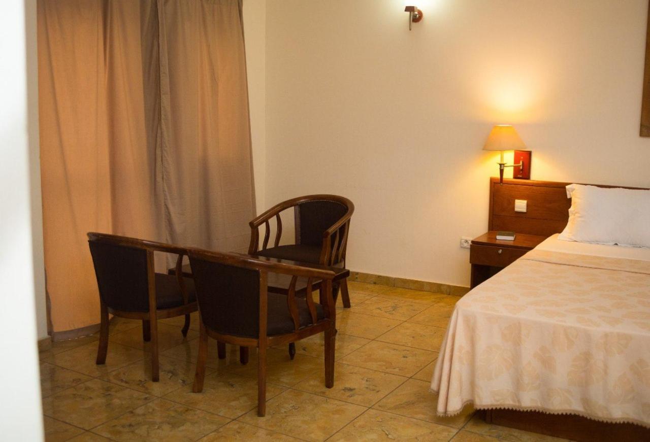 Hotel Marbella Lome Ngoại thất bức ảnh