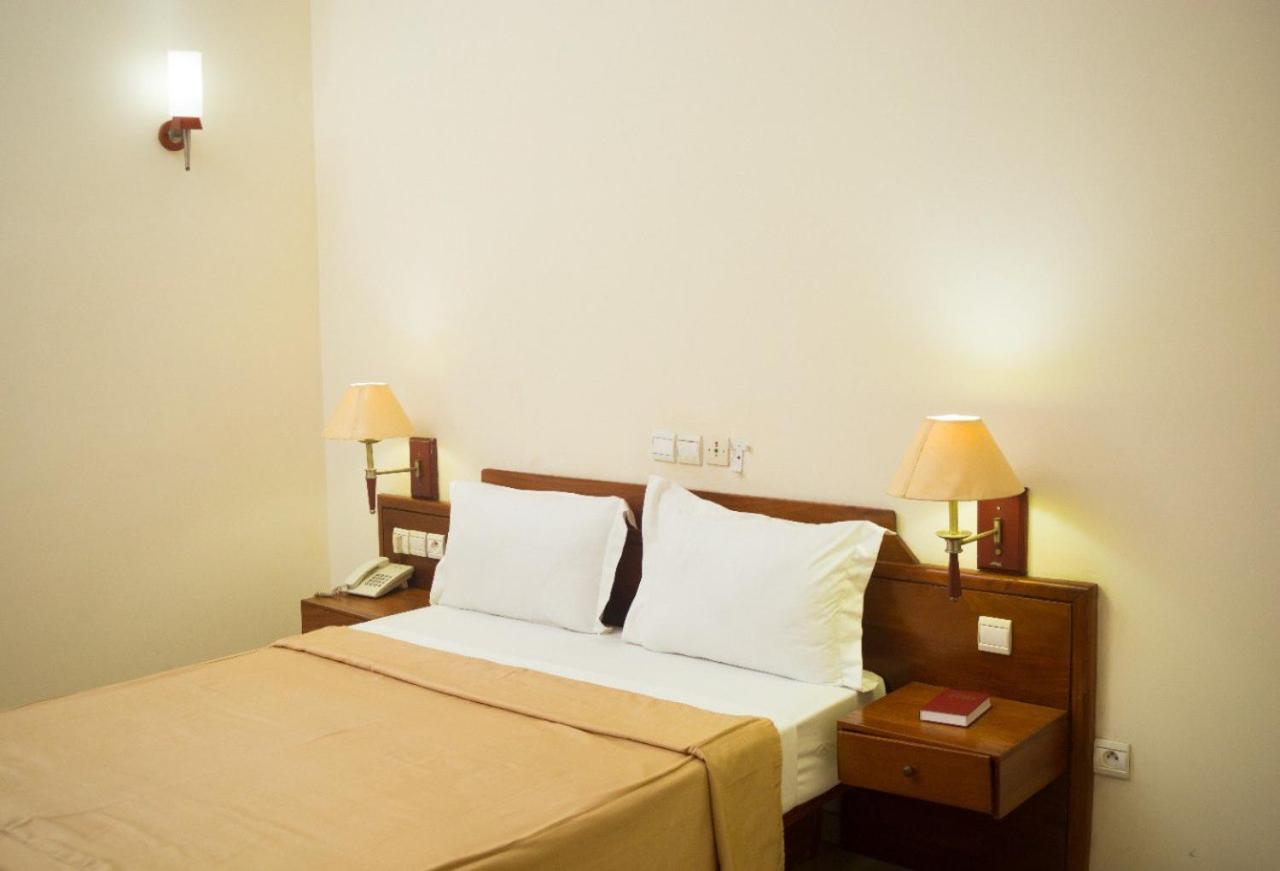 Hotel Marbella Lome Ngoại thất bức ảnh