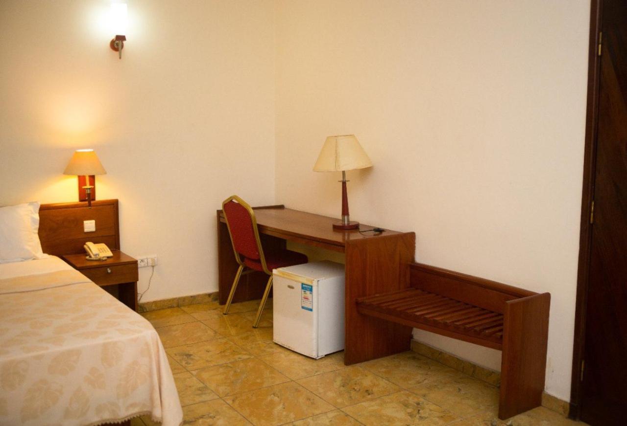 Hotel Marbella Lome Ngoại thất bức ảnh